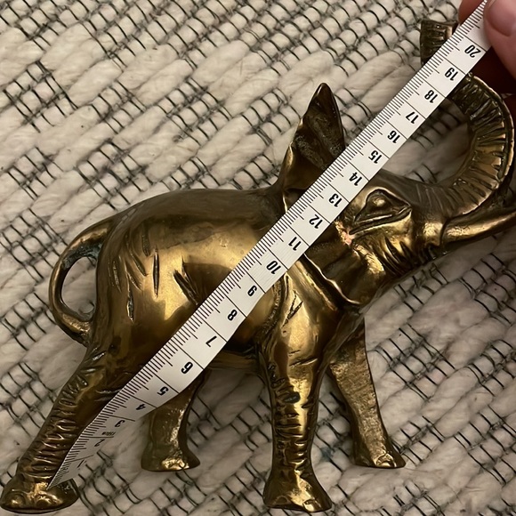 Large solid brass elephant - Picture 5 of 5